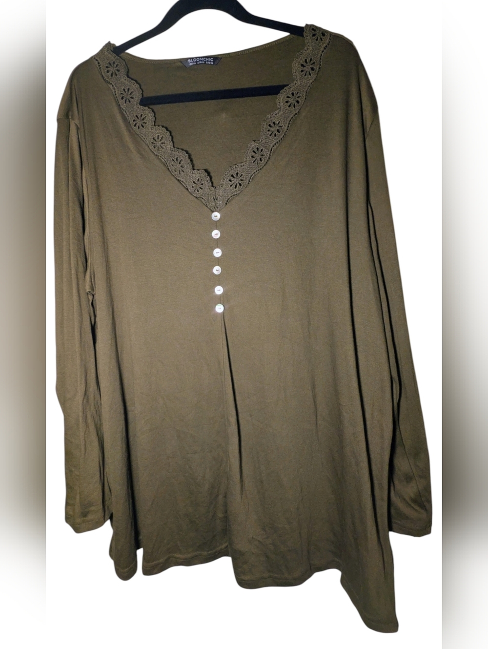 EUC BloomChic Olive Green Eyelet Lace V-Neck Long Sleeve Top Size 22-24